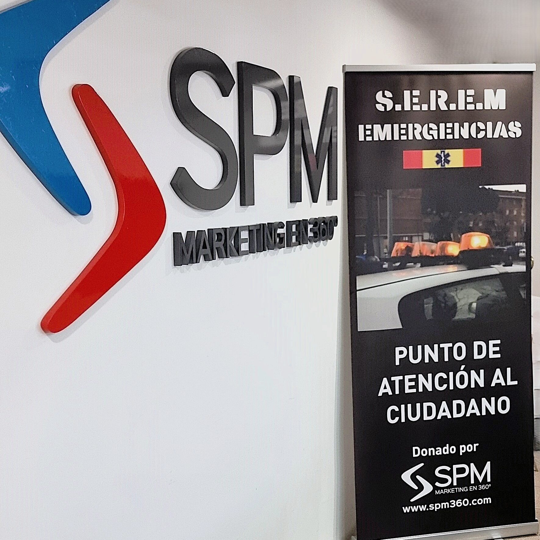 SPM360 refuerza su compromiso social con la donación de material gráfico a S.E.R.E.M. Emergencias